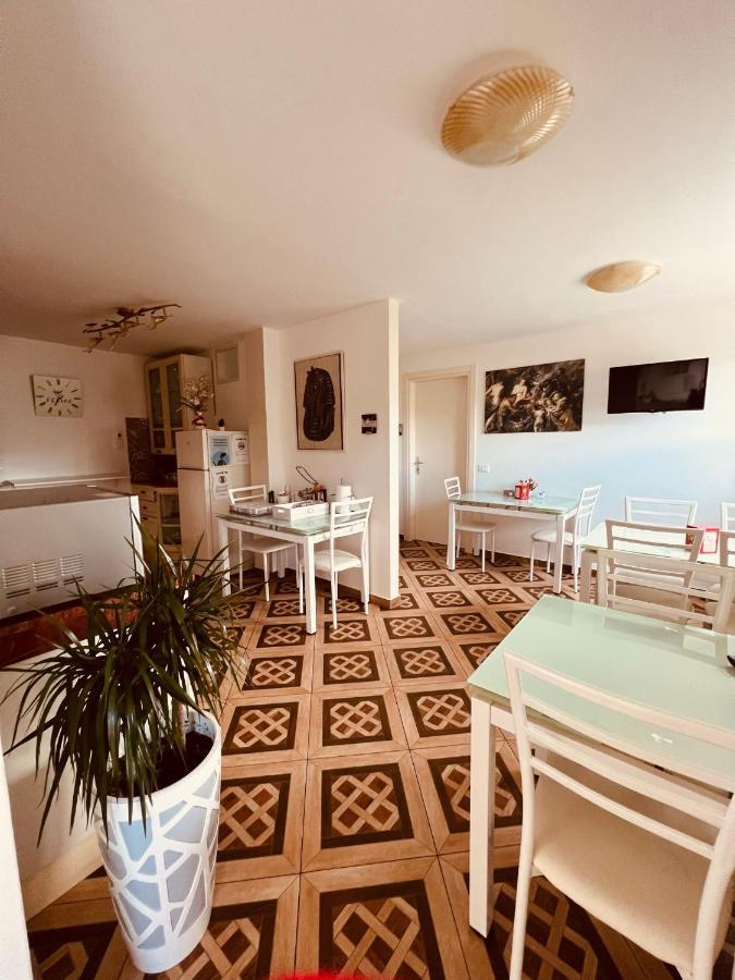 Affitta Camere La Fenice Di Folli Lorella Puegnago Luaran gambar